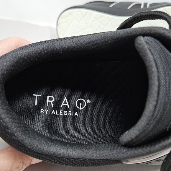 Traq By Alegria Sneakers Mens Sz 41/8 Black Mesh Smart Shoes Slip Resistant - Picture 7 of 12